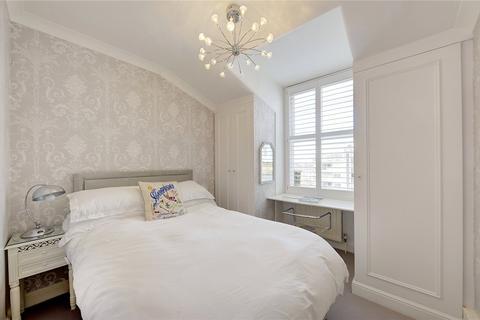14l Airlie Gardens, London, W8 7AL