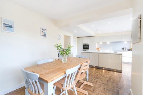 10 Back Lane, Marshfield, Chippenham, SN14 8NQ