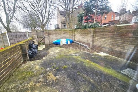 Flat 2, 80 Heygate Avenue, Southend-on-sea, SS1 2AR
