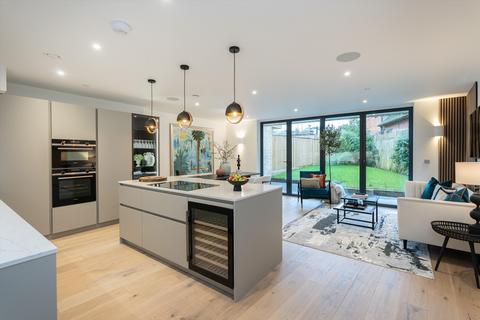 Orchard Grove, London, SW20