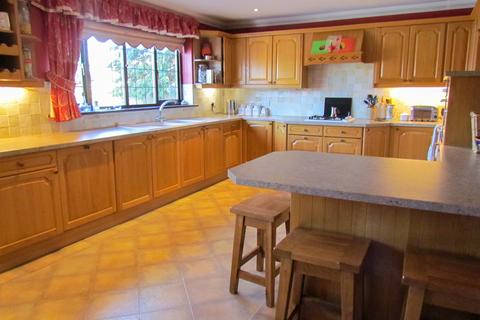 4 bedroom detached house to rent, Temple Gardens, Staines-upon-Thames TW18
