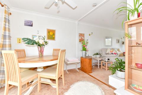 37 Grassmere, St Marys Bay, Romney Marsh, TN29 0HD