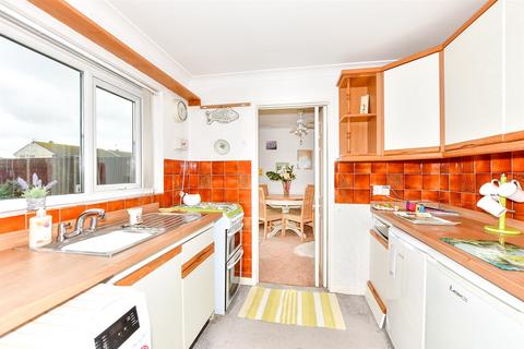 37 Grassmere, St Marys Bay, Romney Marsh, TN29 0HD