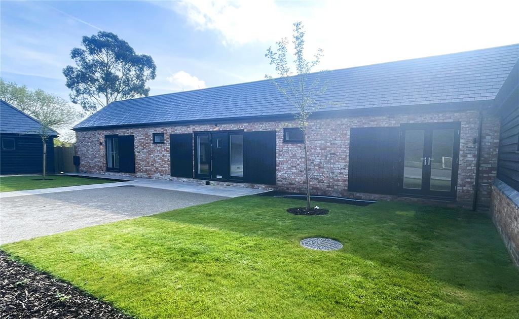 Rawreth Hall Barns, Rawreth Lane, Rawreth, Wickford, SS11 3 bed