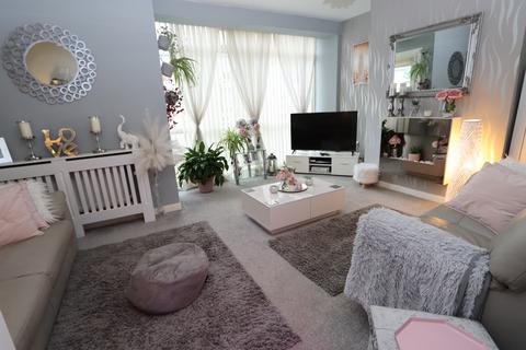 2 bedroom flat for sale, Marine Court East, Marine Avenue, Whitley Bay, Tyne & Wear, NE26 1QA