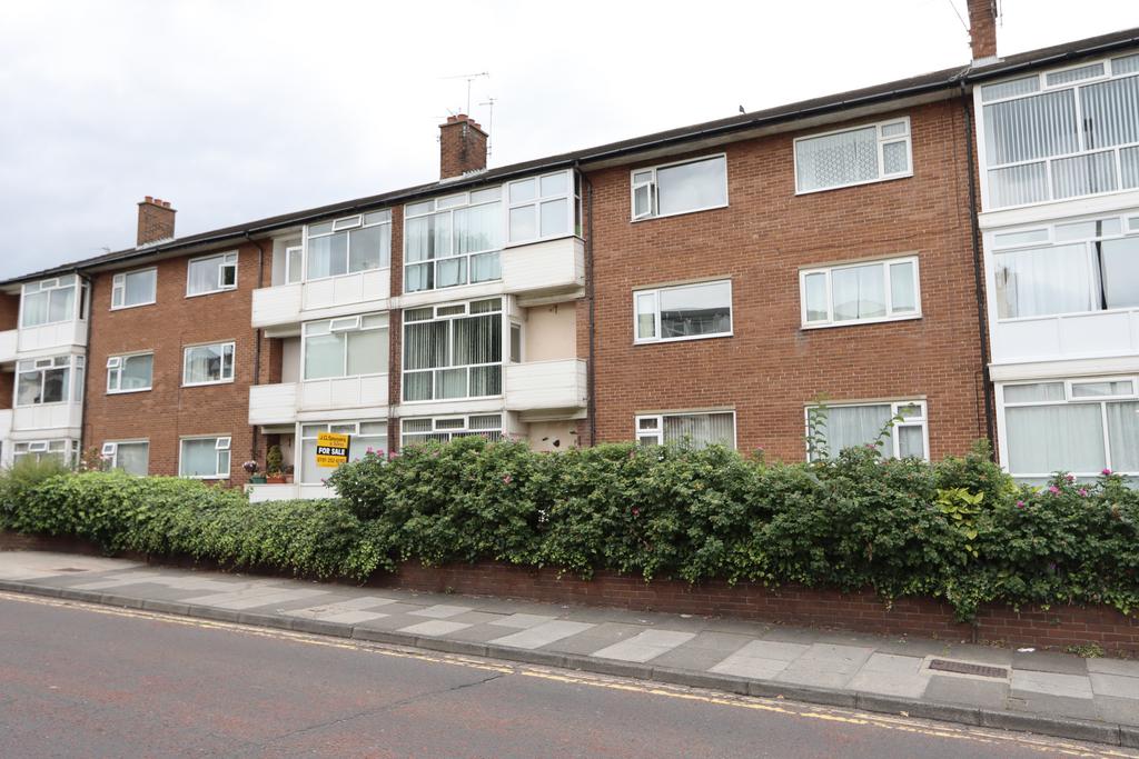 Marine Court East, Marine Avenue... 2 bed flat for sale £130,000