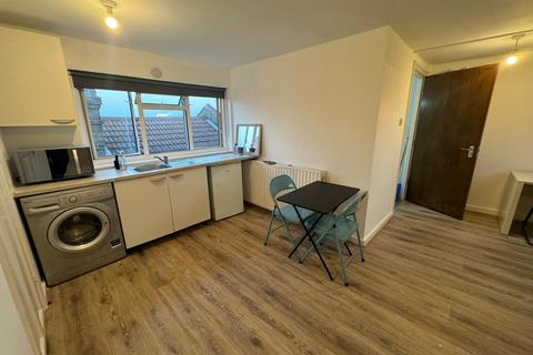 House share to rent, Studio Apartment, Brownlow Road, London, N11