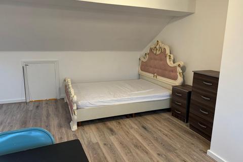 House share to rent, Studio Apartment, Brownlow Road, London, N11