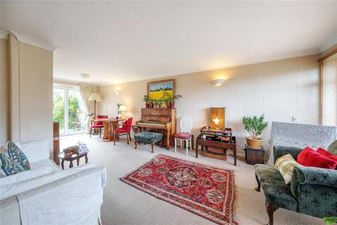50 Rushden Way, Farnham, GU9 0QG