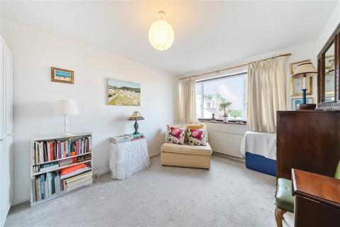 50 Rushden Way, Farnham, GU9 0QG