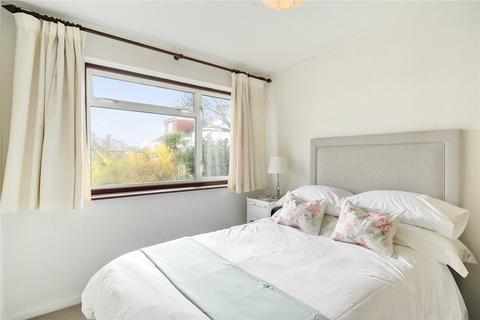 50 Rushden Way, Farnham, GU9 0QG