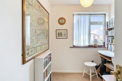 50 Rushden Way, Farnham, GU9 0QG