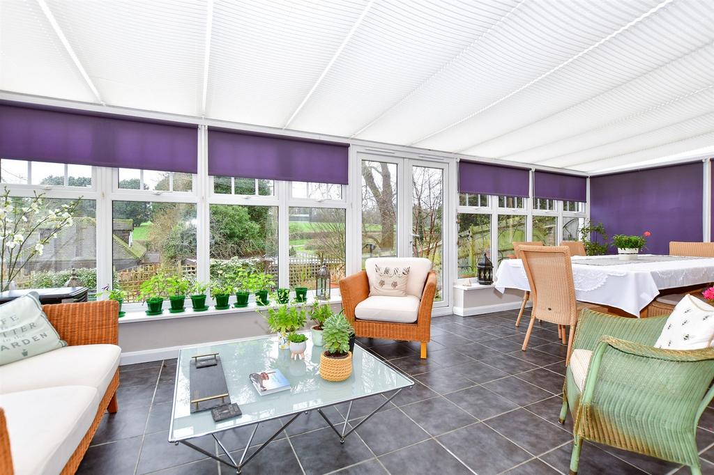 Bow Road, Wateringbury, Maidstone, Kent 4 bed detached house for sale