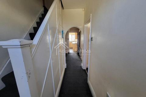 5 bedroom semi-detached house for sale, Pentland Road, Dewsbury