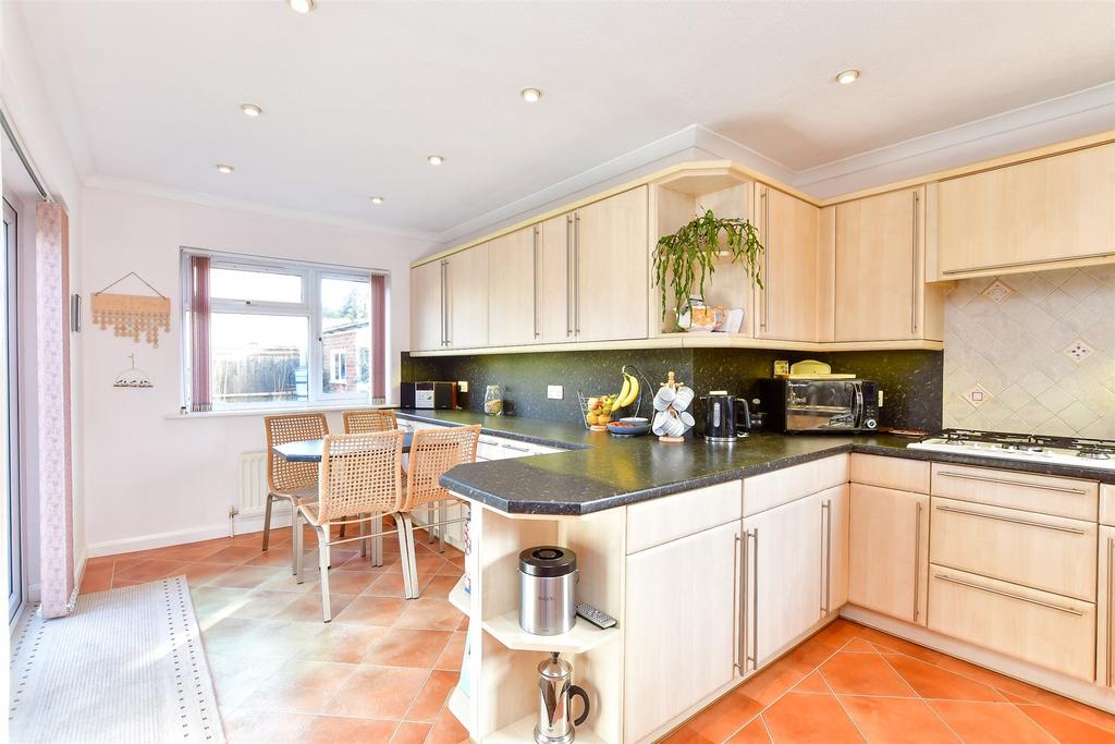 Kitchen/ Breakfast Room