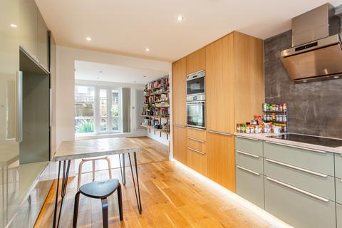 22 Ambrose Walk, London, E3 2AR