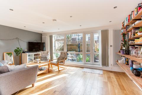 22 Ambrose Walk, London, E3 2AR