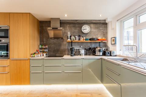 22 Ambrose Walk, London, E3 2AR