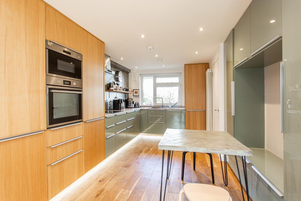 Kitchen/Dining Area