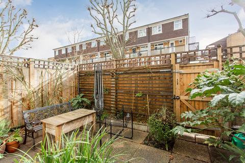 22 Ambrose Walk, London, E3 2AR