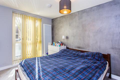 22 Ambrose Walk, London, E3 2AR