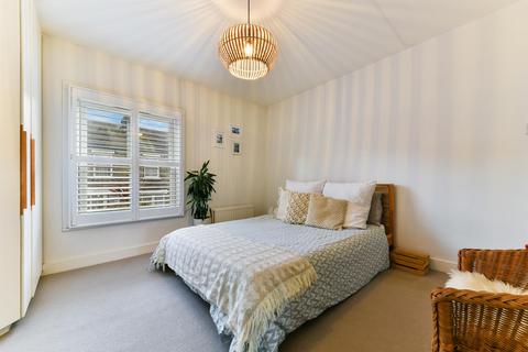 52 Albany Road, Brentford, TW8 0NF