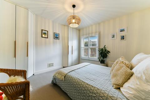 52 Albany Road, Brentford, TW8 0NF