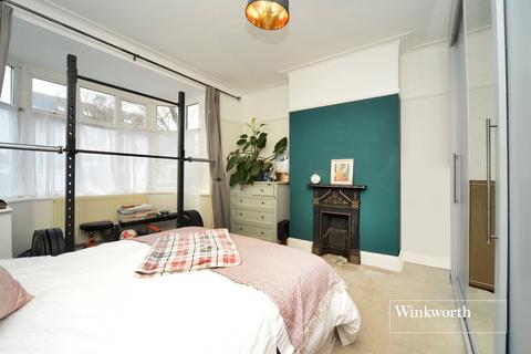 1 bedroom ground floor flat for sale, Claremont Avenue, Motspur Park, New Malden, Surrey, KT3