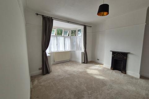 1 bedroom ground floor flat for sale, Claremont Avenue, Motspur Park, New Malden, Surrey, KT3