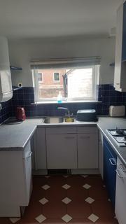 5 bedroom semi-detached house to rent, Gregory Avenue, Nottingham NG7