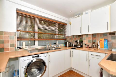 23 Levett Road, Leatherhead, KT22 7EG