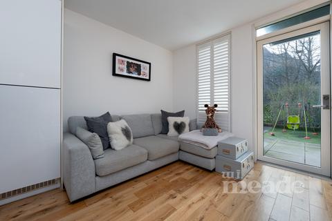 1 bedroom flat for sale - Repton House, Highams Park, E4