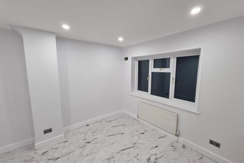 3 bedroom terraced house to rent - Dunkery Road, London, SE9 4HS