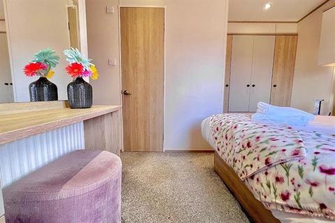 2 bedroom lodge for sale - Tattershall Lakes Country Park Tattershall, Lincolnshire LN4