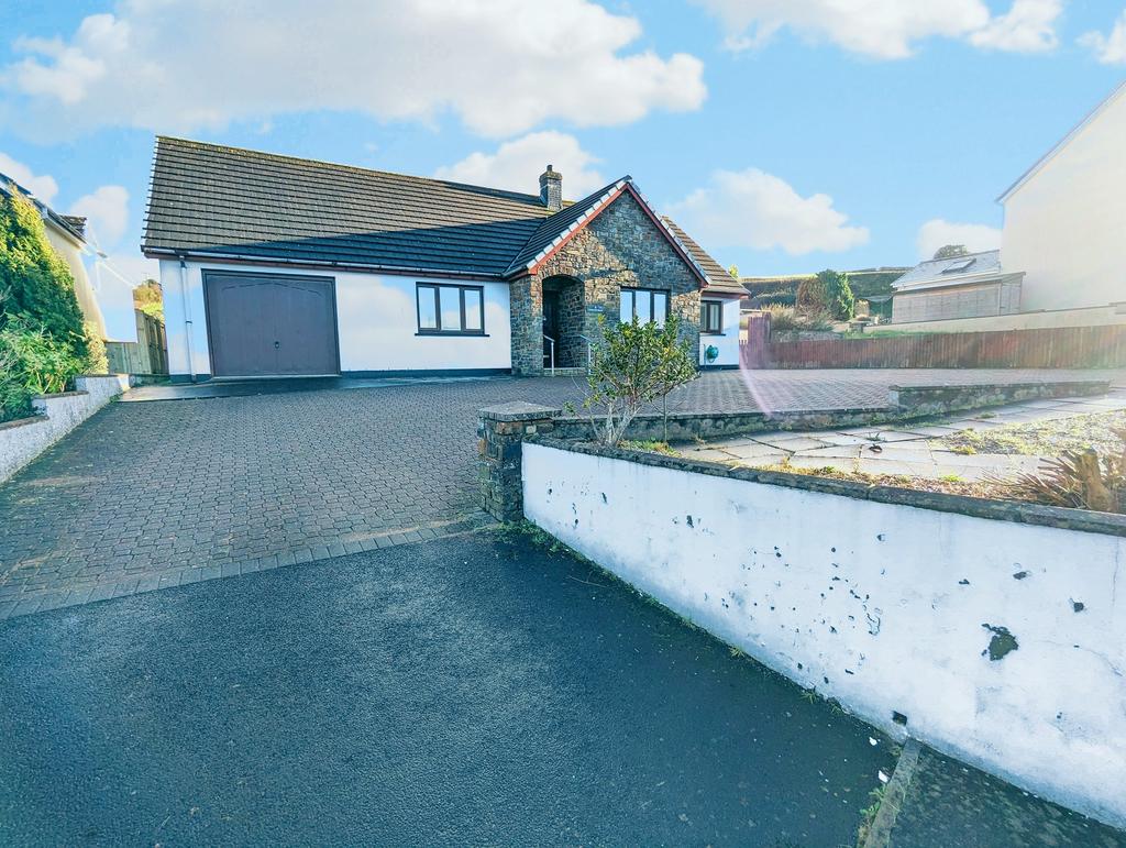 Broadway, Laugharne, Carmarthen, Carmarthenshire. 2 bed bungalow for