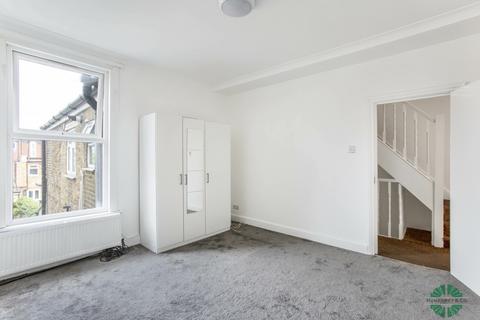 3 bedroom maisonette to rent - 146 Howard Road, London