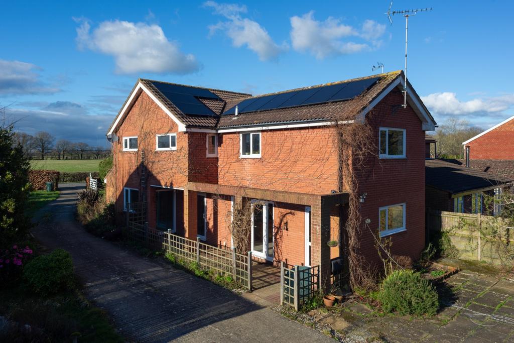 Tally Ho Road, Stubbs Cross 3 bed detached house for sale £650,000