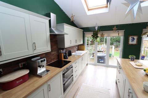 71 Hillcrest, Whitley Bay, NE25 9AF