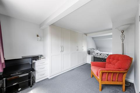 137 Studland Road, London, W7 3QY