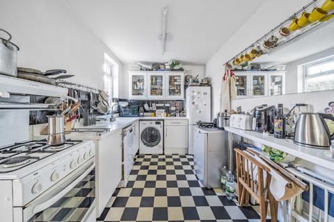4 Saxon Drive, London, W3 0NR