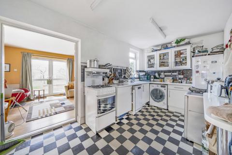 4 Saxon Drive, London, W3 0NR