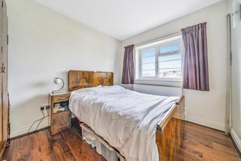 4 Saxon Drive, London, W3 0NR