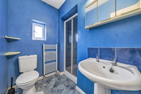 4 Saxon Drive, London, W3 0NR