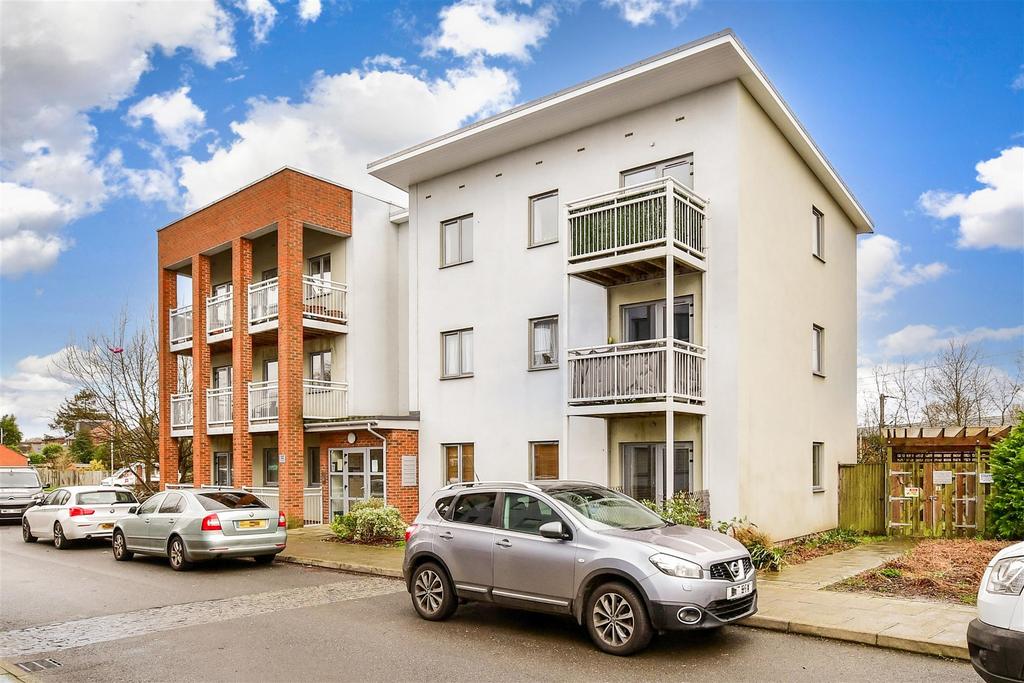 Adams Drive, Willesborough, Ashford, Kent 2 bed apartment for sale £