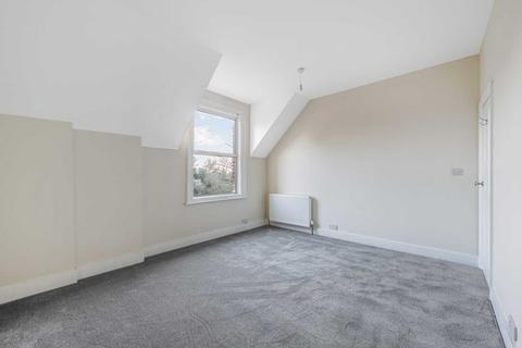 2 bedroom duplex to rent, Gunnersbury Avenue, Ealing