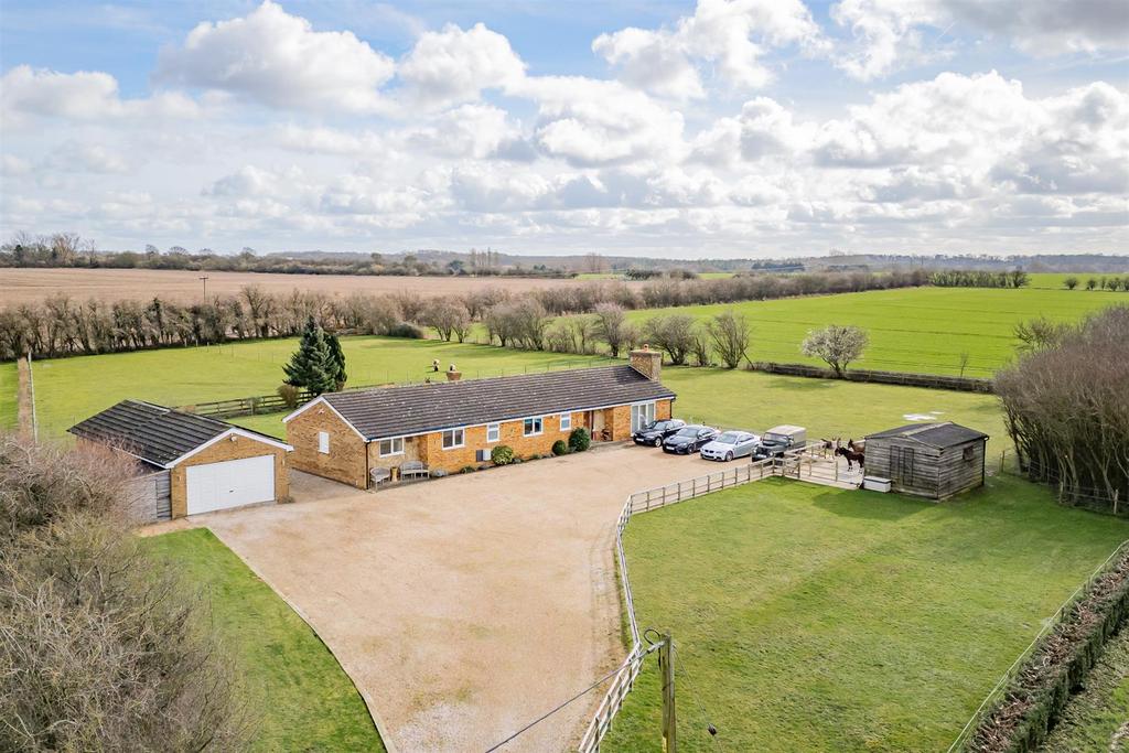 Old Mead Lane, Stortford CM22 4 bed detached bungalow for sale