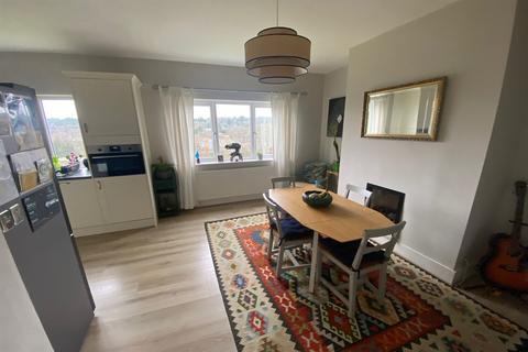 4 bedroom semi-detached house to rent, Longdene Road, Haslemere, GU27
