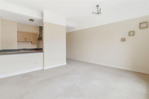 2 bedroom flat for sale, Rayleigh Road, Brentwood CM13