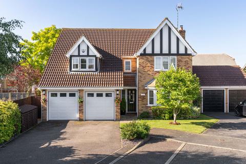 4 bedroom detached house for sale, Arundel Gardens, Rayleigh SS6