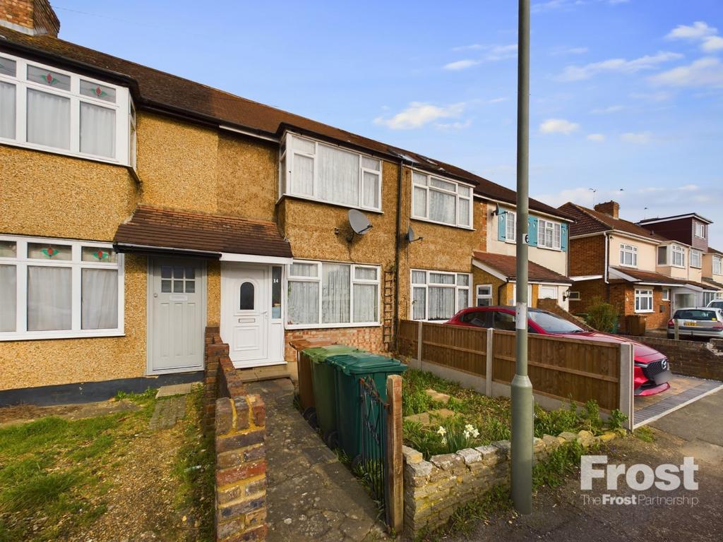 Ravensbourne Avenue, Stanwell, Middlesex, TW19 2 bed terraced house for